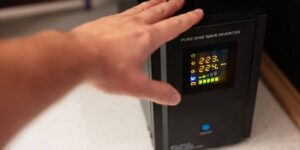 Cómo un no break protege los componentes internos de tu workstation